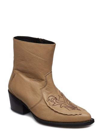 Emelia Boots Ms19 Beige Gestuz