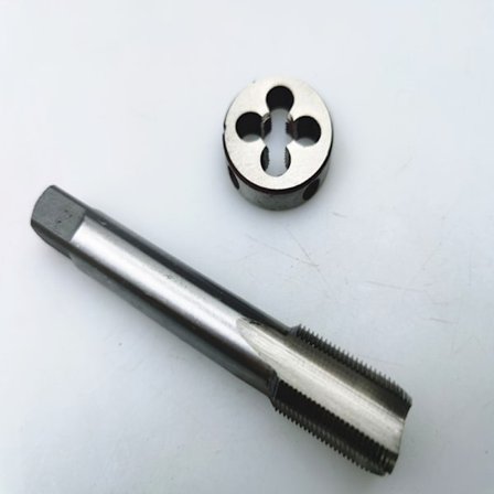 Sats med gängtappar och gängsnitt M12 X 1. M12 x 1.0 maskinskruvgängtapp och högergängad rundsnitt