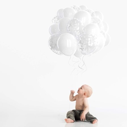 60 vita ballonger + vita konfettiballonger med band - 12 tum
