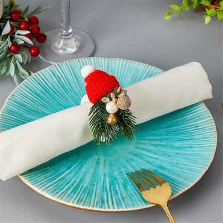 6 stk. Serviettringer med kongler, gullperler, juleserviettringer med bær og furunåler til middagsbordet