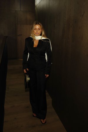 Lovisa Worge x NA-KD taillierter Satin-Blazer - Blazer - Schwarz - EU 44