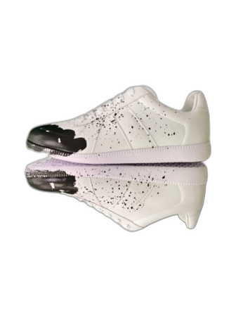 Maison Margiela sneakers med svart färgstänk