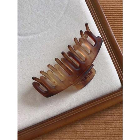 1Stor Amberfärgad Hårklämma 11x5 cm.