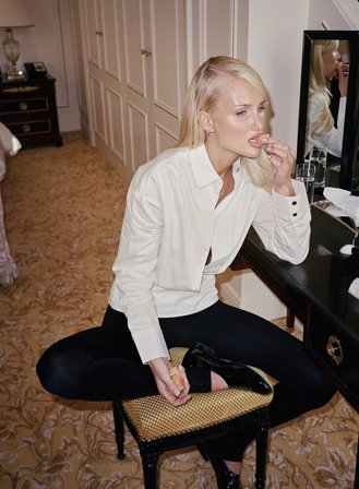 Lovisa Worge x NA-KD Deep Neck Overlap Shirt - Hemden - Weiß - EU 32