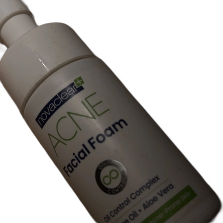 Acne cleanser med speciellt skaft
