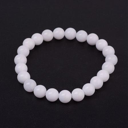 Käsintehty elastinen rannekoru 8,5 mm. Pyöreät White Jade -kivet