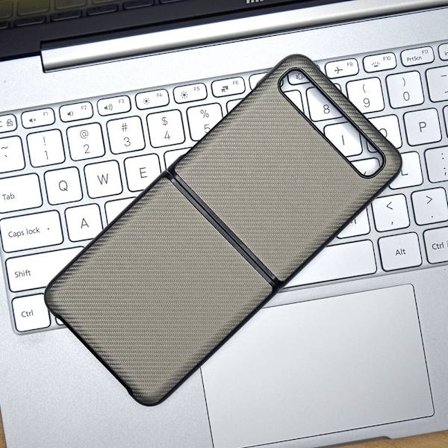 Fodral för Samsung Z Flip5 guld Kolfiber Kevlar mönster ultratunt vikbart läder
