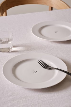 Jotex - Tallerken 2-pakke ø 26.3 Cm Hvit/sort - HEART - Kjøp Tallerkener hos Jotex
