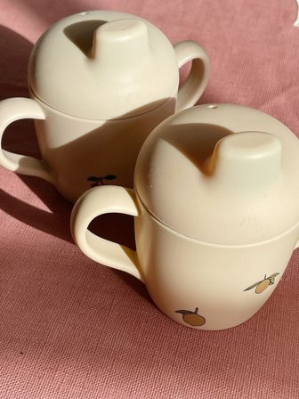 Konges Sløjd Drikkekop m. tud 2-pak Cherry, Børn & Forældre, Spisetid, Tilbehør