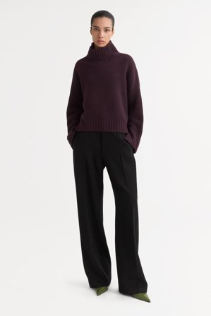 Soft Goat - Girlfriend turtleneck - Women cashmere sweater - M - Midnight Plum