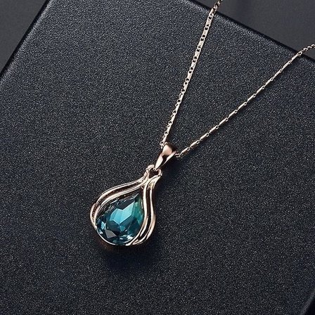 Nytt Lyxigt Halsband med Hänge