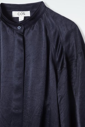 COS Satynowa Sukienka Midi Z Plisowaniami in Niebieski