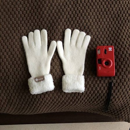 1Pari neulotut käsineet Villakäsineet VALKOINEN