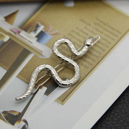 Europa og USA enkel mote hårtilbehør morsomt hullet liten slange hårspenne Silver