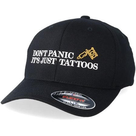Tattoo Collective - Svart flexfit Keps - No Panic Black Flexfit @ Hatstore