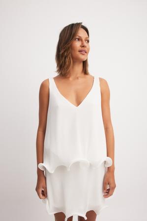 Larissa Mills x NA-KD Frill Hem Top - - Blanc - Small