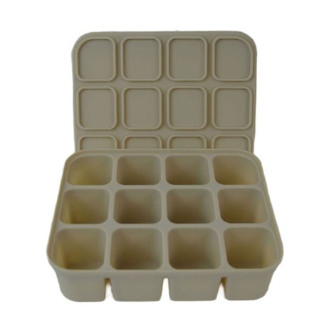 Pladsbesparende 4/6/12 gitter isterningebakke lavet af silikone, produceret for nem fjernelse af is og beskyttelse mod lugt