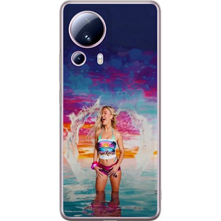 Kompatibel Mobilcover til Xiaomi 13 Lite Blond kvinde i farverigt strandtøj, der leger i havet ved solnedgang