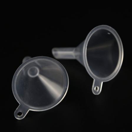 Sett med 3 plasttrakter, transparent