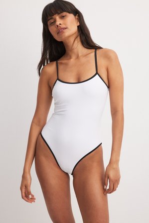 NA-KD Swimwear Badeanzug in Kontrastfarben mit Schnürdetail - Badeanzüge - Weiß - XXL
