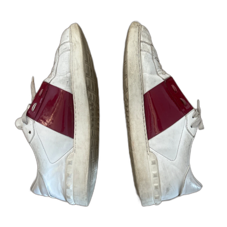 Valentino Rockstud Open sneakers med röd detalj