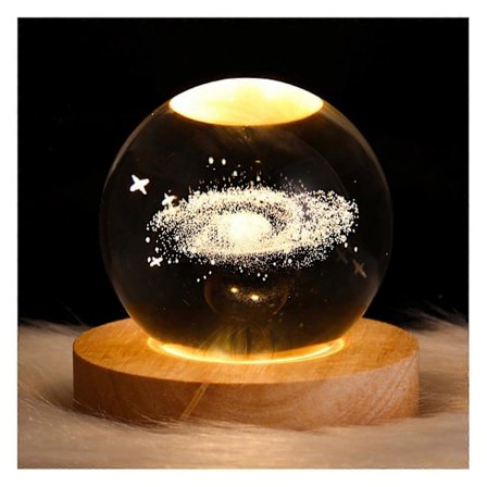 Pieni kristallipallo puisella valaistusalustalla, 3D-lasipallo LED-valolla