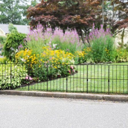 Ruostumattomasta teräksestä valmistettu puutarhaosaaja, jossa o