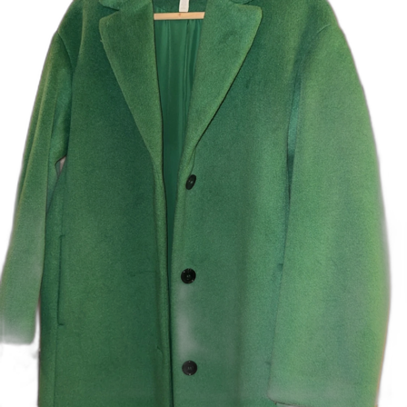 Grön kappa med knappar