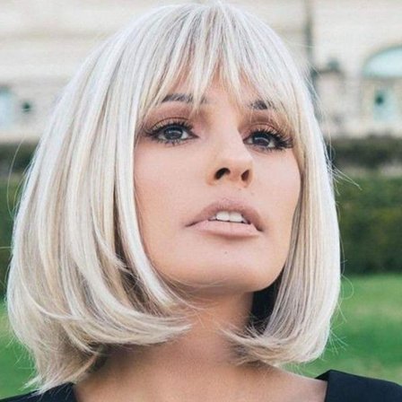 Charmerende kort paryk med varmebestandige pandehår fra