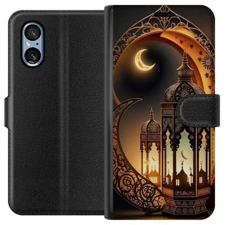 Kompatibelt Lommeboketui til Sony Xperia 5 V Nærbilde av kattens øye med intensivt blått iris og detaljert pels i makrofotografi