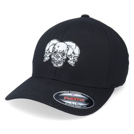 Iconic - Svart flexfit Keps - Three Skulls Black Flexfit @ Hatstore