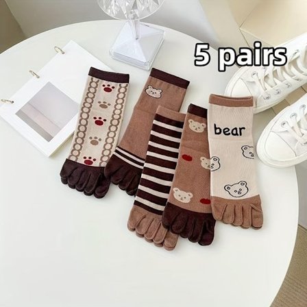 5 paria söpöjä metsäteemaisia karhu kuvioisia puolisääreen ulottuvia viiden varpaan sukkia naisille, mukavat ja lämpimät, erillinen varvasmuotoilu. [