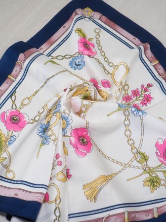 7Days Satengskjerf Mørkeblå Pasteller 70x70