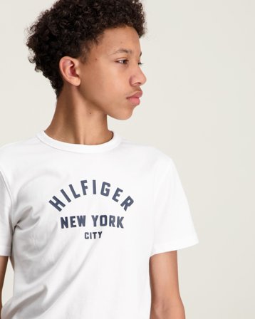 Tommy Hilfiger CURVED HILFIGER GRAPHIC TEE SS Blanc T-shirts Garçon - Kids Brand Store