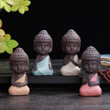 4 stk. Mini søte keramiske Buddha-statuer, små søte munkfigurer