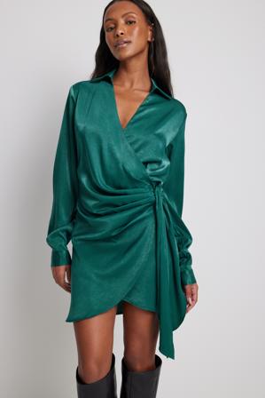 NA-KD Robe chemise portefeuille en tissu satiné - Robes courtes - Vert - EU 42