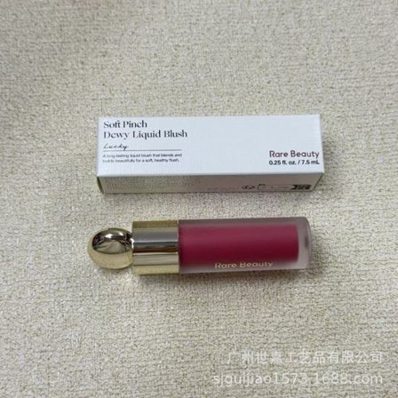 Lätt flytande rouge, mångsidig (kan användas på läppar och kinder), återfuktande och naturlig makeup-effekt.