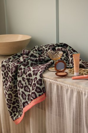 Staycation - Badhandduk Acv Vinegar Shampoo 430 ml i velour 70x140 cm - Grön - Badlakan - 70X140 - Från Homeroom