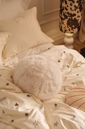 Staycation - Kuglepude Iconic - Hvid - Pyntepuder - 30 - Fra Homeroom