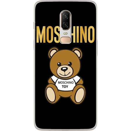 Kompatibelt Mobilskal till OnePlus OnePlus 6 Moschino-inspirerad nallebjörn med text på tröjan, centrerad mot svart bakgrund med tydlig mode- och p