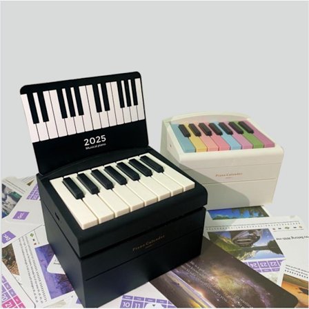 2025 Taylor Swift Crossover Piano Kalender Skrivebords Kalender Miniatyr Piano Musikknoter Prydnader (Svart)