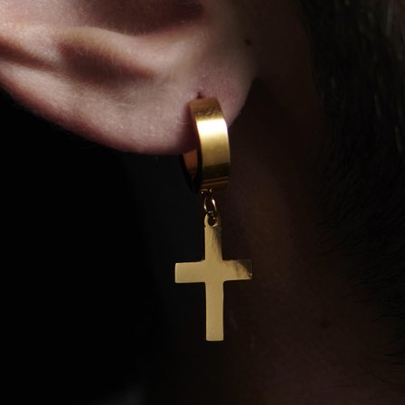 Gyllen Ørering med Kors for menn - Ørepynt med kors