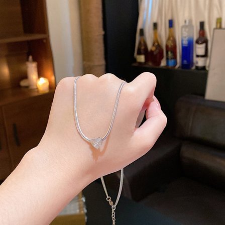 Lätt lyx nisch high-end halsband med utsökt mikroinlagd zirkon nyckelbenskedja, moderiktigt och mångsidigt temperament
