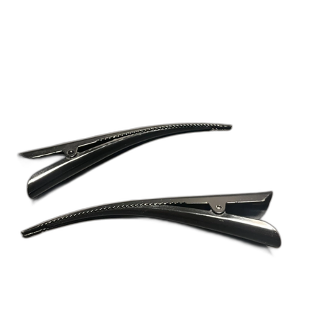 Svarta hårklämmor i plast