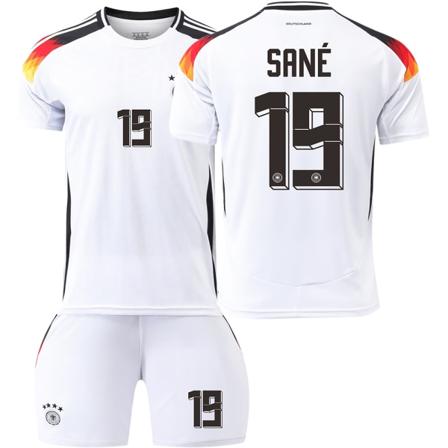 Tyskland Hjem Euro 2024 Drakt Fotballdrakt Barn Menn Kit Nr.19 Sané sockless 16