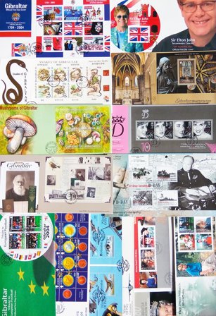 Gibraltar - 71 forskellige førstedagskuverter/kuverter med miniark