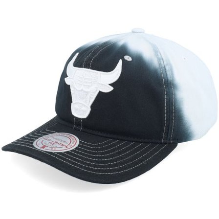 Mitchell & Ness - NBA Svart Keps - Chicago Bulls Dip Dye Pro Black Dad Cap @ Hatstore
