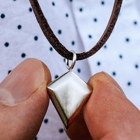 Iconic | Collana in pelle con punta di freccia argentata per uomini - Collane in pelle