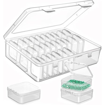 Inkluderer 30 opbevaringsbokse, alle små, klare plastikbokse, der måler 4,5 x 4,5 x 2 cm.