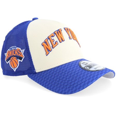 New Era - NBA Blauw trucker Cap - New York Knicks NBA City Edition 9FORTY White/Royal A-frame Trucker @ Hatstore